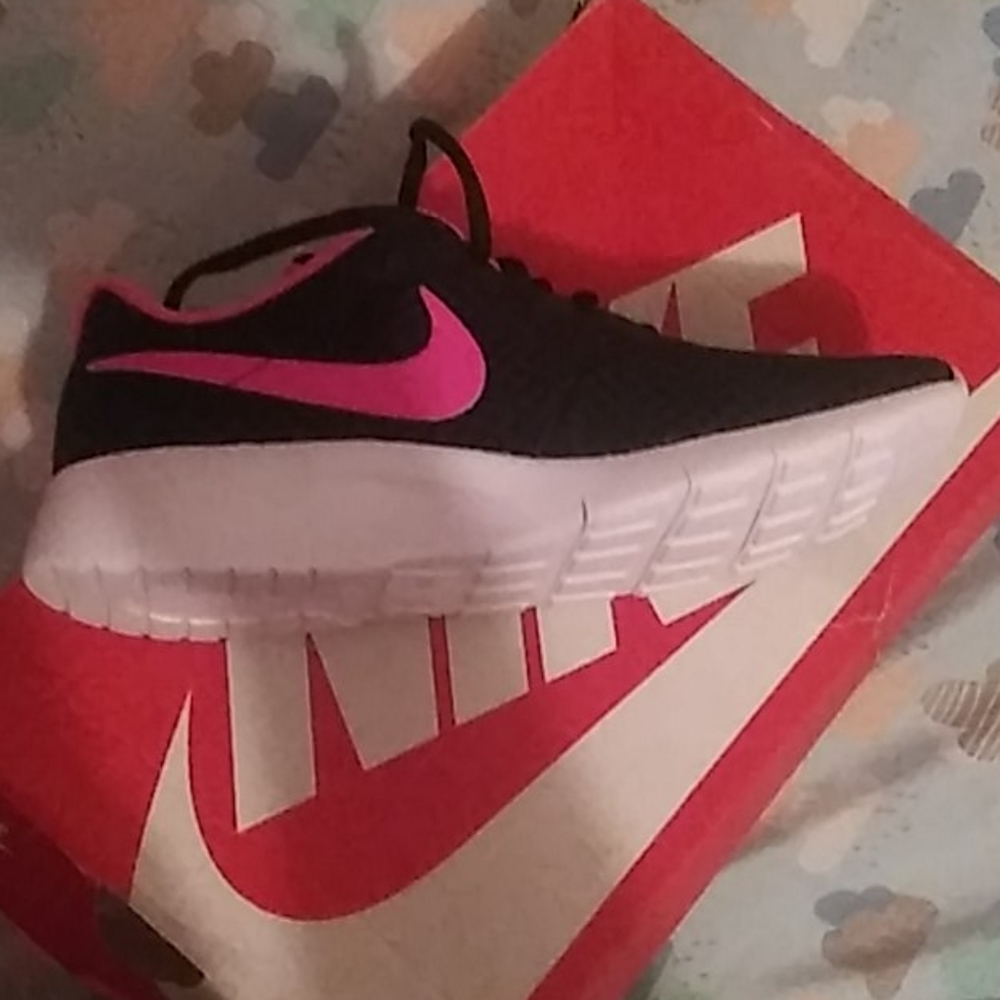 NIKE TANJUN shoes